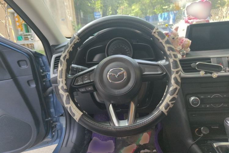 Used Mazda 3 Axela 2017 Hatchback 1.5L Automatic Luxury Model Emission Standard China V Steering Wheel