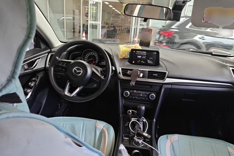 Used Mazda 3 Axela 2017 Hatchback 1.5L Automatic Luxury Model Emission Standard China V Steering Wheel