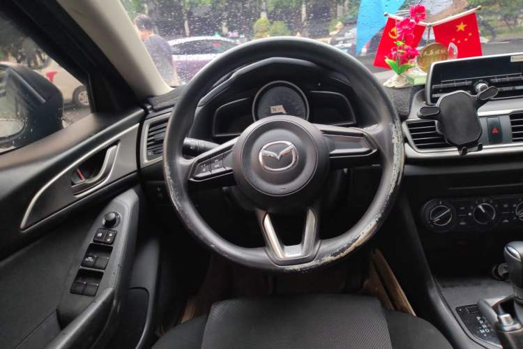 Used Mazda 3 Axela 2017 Sedan 1.5L Automatic Comfort Model Emission Standard China V Steering Wheel