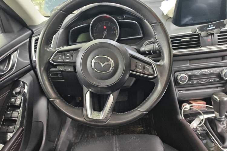 Used Mazda 3 Axela 2017 Hatchback 2.0L Automatic Sport Model China V Emission Standard Steering Wheel