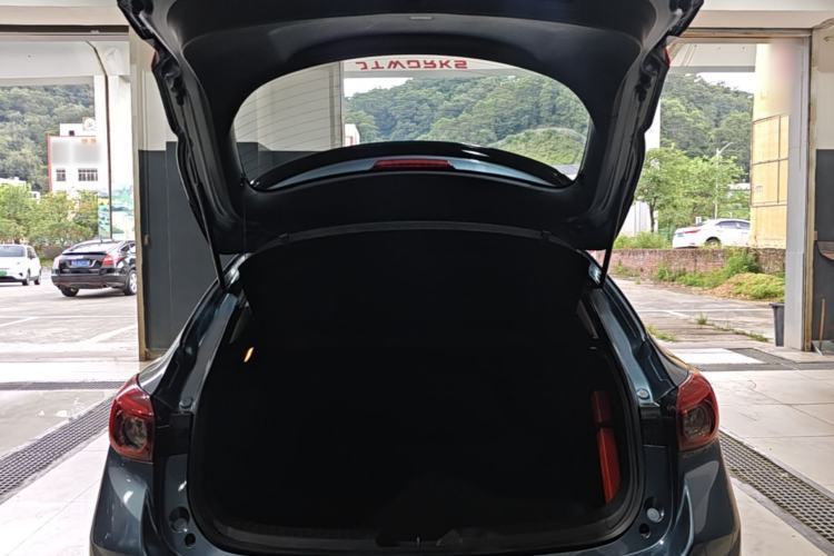 Used Mazda 3 Axela 2017 Hatchback 1.5L Automatic Luxury Model Emission Standard China V Trunk