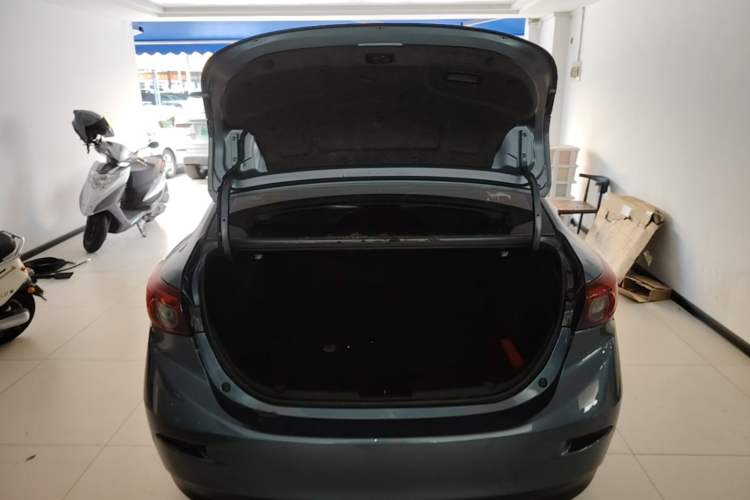 Used Mazda 3 Axela 2017 Sedan 1.5L Automatic Luxury Model Emission Standard China V Trunk