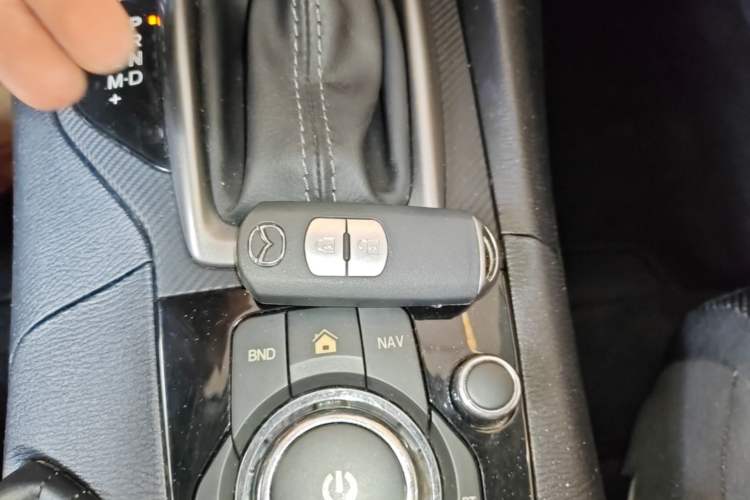 Used Mazda 3 Axela 2017 Hatchback 1.5L Automatic Comfort Model Emission Standard China V Vehicle Key