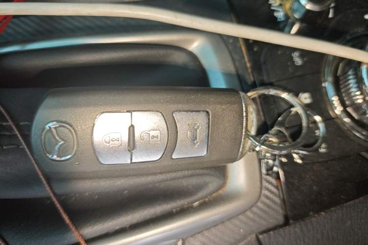 Used Mazda 3 Axela 2017 Sedan 1.5L Automatic Comfort Model Emission Standard China V Vehicle Key