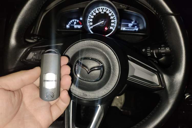 Used Mazda 3 Axela 2017 Hatchback 2.0L Automatic Luxury Model Emission Standard China V Vehicle Key