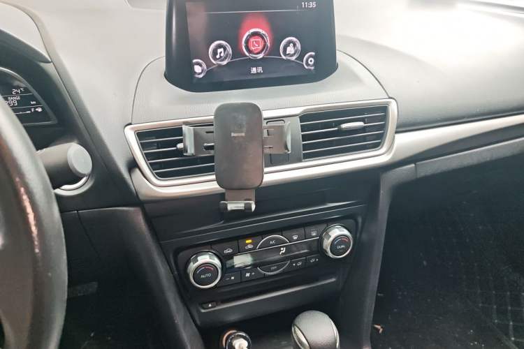 Used Mazda 3 Axela 2017 Sedan 1.5L Automatic Luxury Model Emission Standard China V Audio And AC Panel