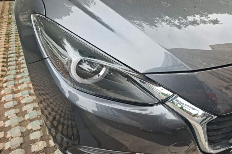 Used Mazda 3 Axela 2017 Sedan 1.5L Automatic Luxury Model Emission Standard China V Right Front Headlight