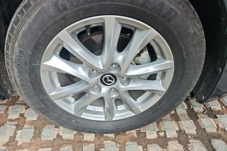 Used Mazda 3 Axela 2017 Sedan 1.5L Automatic Luxury Model Emission Standard China V Right Front Wheel Hub