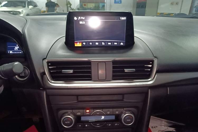 Used Mazda 3 Axela 2017 Sedan 1.5L Automatic Luxury Model Emission Standard China V Audio And AC Panel