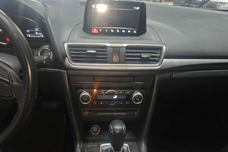 Used Mazda 3 Axela 2017 Sedan 1.5L Automatic Luxury Model Emission Standard China V Audio And AC Panel