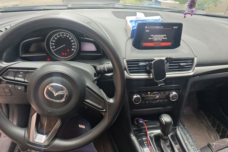 Used Mazda 3 Axela 2017 Sedan 1.5L Automatic Luxury Model China VI Standard Center Console
