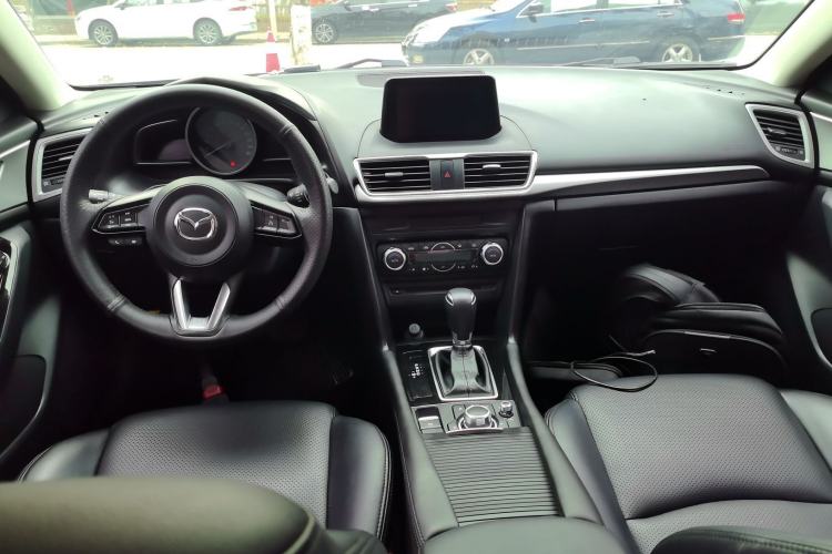 Used Mazda 3 Axela 2017 Sedan 1.5L Automatic Luxury Model China VI Standard Center Console