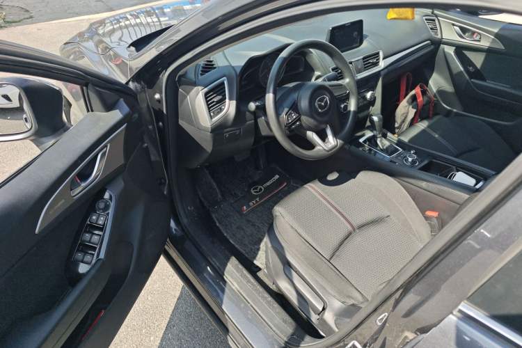 Used Mazda 3 Axela 2017 Sedan 1.5L Automatic Luxury Model Emission Standard China V Driver Seat