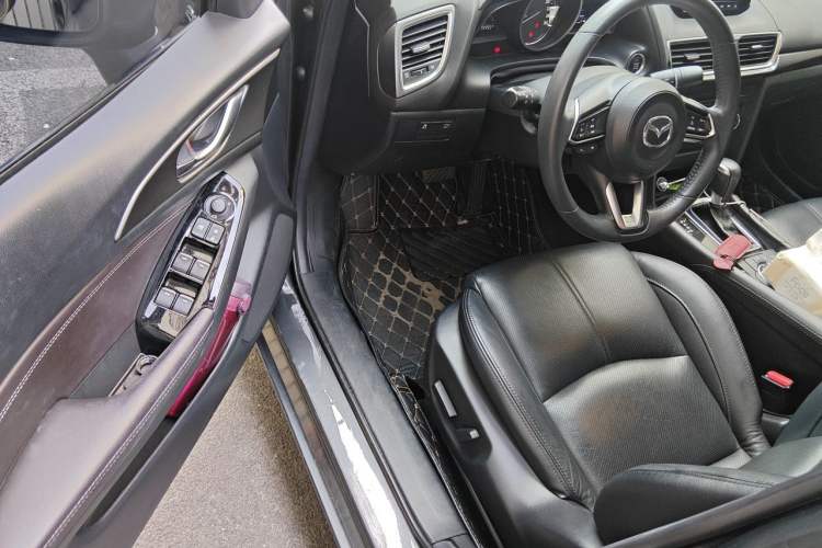 Used Mazda 3 Axela 2017 Sedan 2.0L Automatic Prestige Model China V Standard Driver Seat