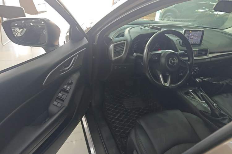 Used Mazda 3 Axela 2017 Hatchback 1.5L Automatic Comfort Model Emission Standard China V Driver Seat