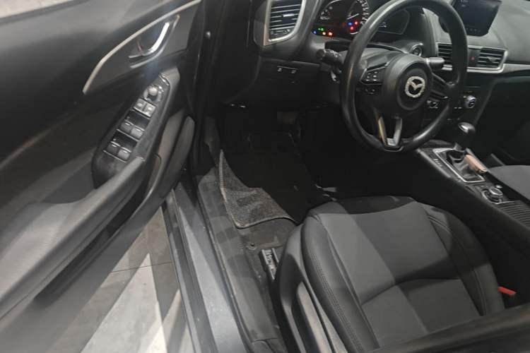 Used Mazda 3 Axela 2017 Sedan 1.5L Automatic Luxury Model Emission Standard China V Driver Seat
