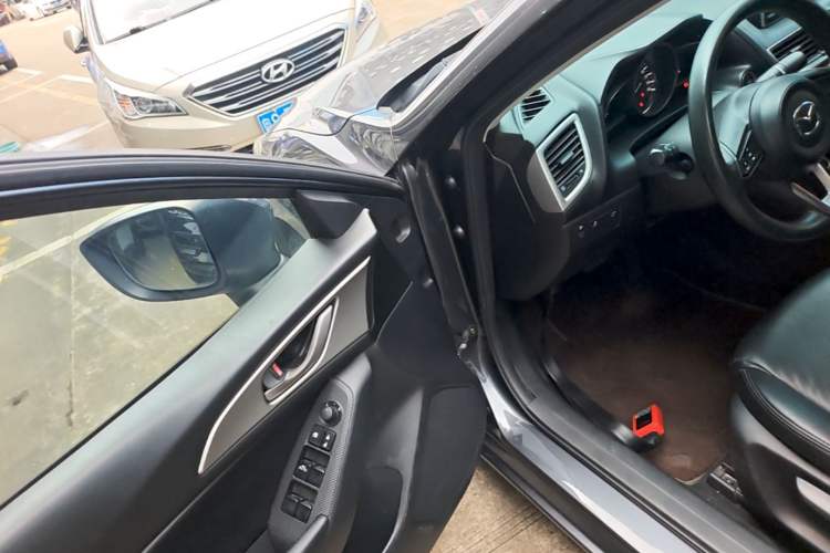 Used Mazda 3 Axela 2017 Sedan 1.5L Automatic Comfort Model China VI Standard Driver Seat