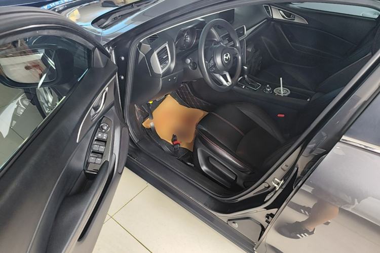 Used Mazda 3 Axela 2017 Sedan 1.5L Automatic Luxury Model Emission Standard China V Driver Seat