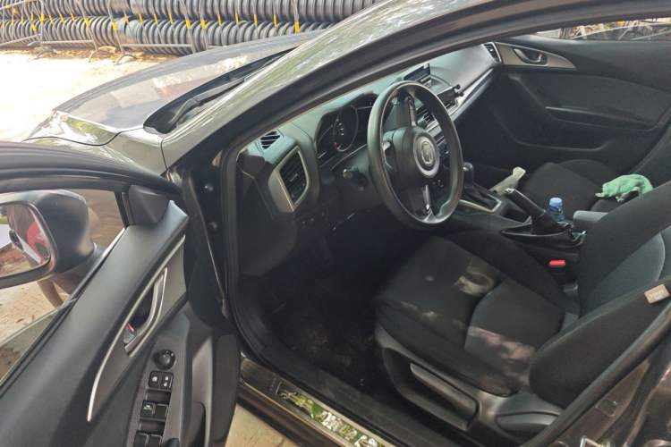 Used Mazda 3 Axela 2017 Sedan 1.5L Automatic Comfort Model Emission Standard China V Driver Seat