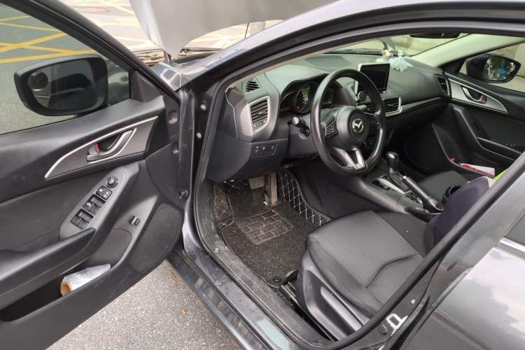 Used Mazda 3 Axela 2017 Sedan 1.5L Automatic Comfort Model Emission Standard China V Driver Seat