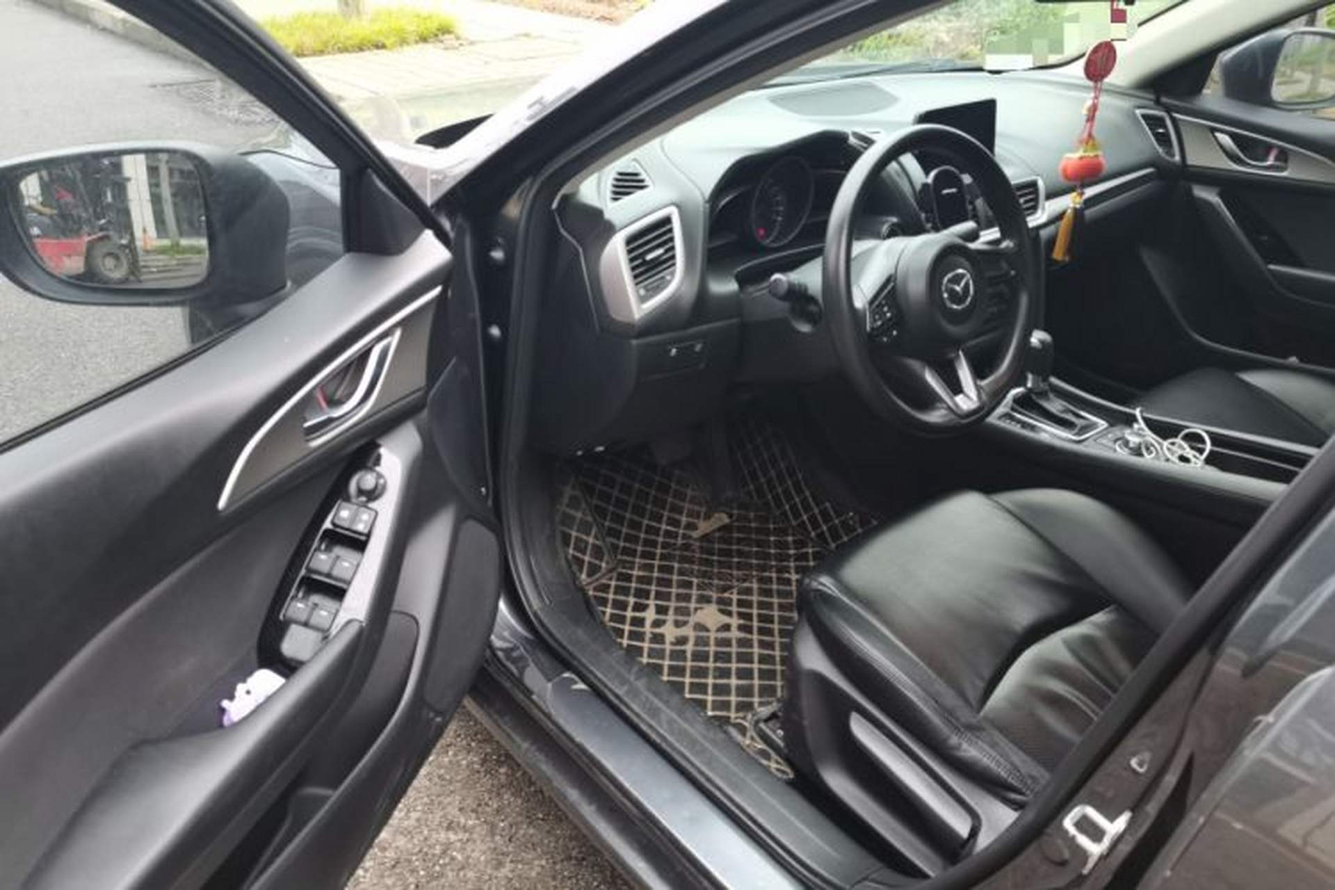 Used Mazda 3 Axela 2017 Sedan 1.5L Automatic Luxury Model China VI Standard Driver Seat