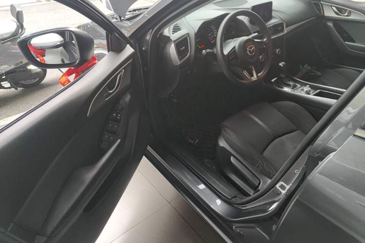 Used Mazda 3 Axela 2017 Sedan 1.5L Automatic Luxury Model Emission Standard China V Driver Seat