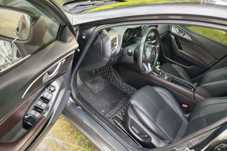 Used Mazda 3 Axela 2017 Sedan 2.0L Automatic Prestige Model China V Standard Driver Seat