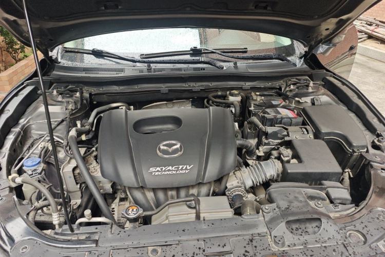 Used Mazda 3 Axela 2017 Sedan 1.5L Automatic Luxury Model China VI Standard Engine Bay