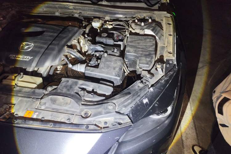 Used Mazda 3 Axela 2017 Sedan 1.5L Automatic Luxury Model China VI Standard Engine Bay Left