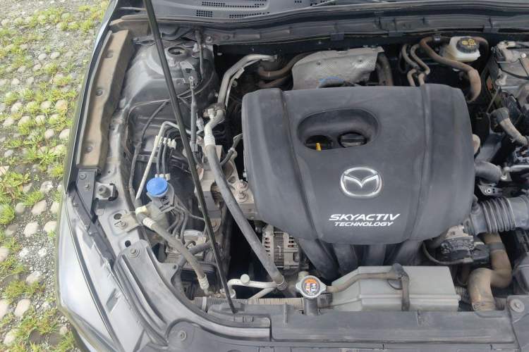 Used Mazda 3 Axela 2017 Sedan 1.5L Automatic Luxury Model Emission Standard China V Engine Bay Right