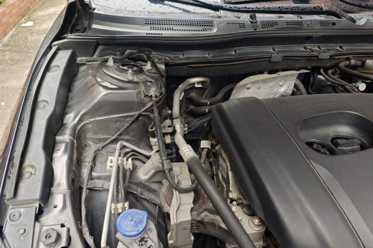 Used Mazda 3 Axela 2017 Sedan 1.5L Automatic Luxury Model China VI Standard Engine Bay Right