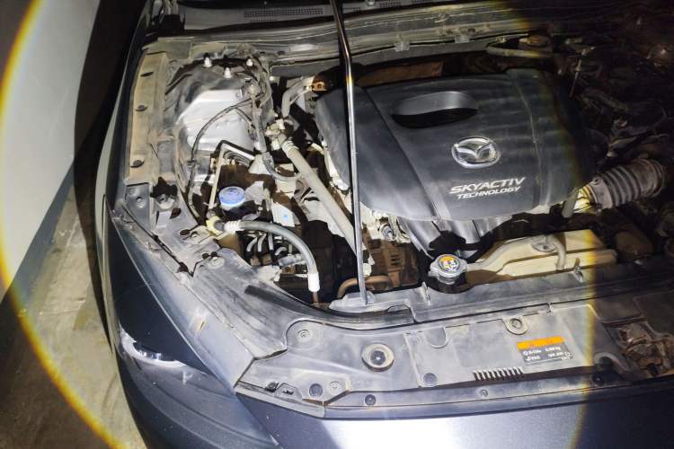 Used Mazda 3 Axela 2017 Sedan 1.5L Automatic Luxury Model China VI Standard Engine Bay Right