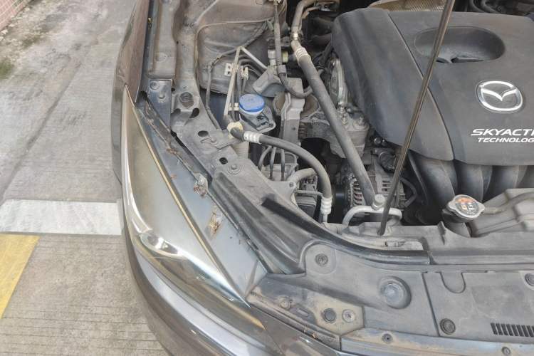 Used Mazda 3 Axela 2017 Sedan 1.5L Automatic Comfort Model Emission Standard China V Engine Bay Right