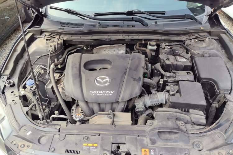 Used Mazda 3 Axela 2017 Sedan 1.5L Automatic Luxury Model China VI Standard Engine Bay