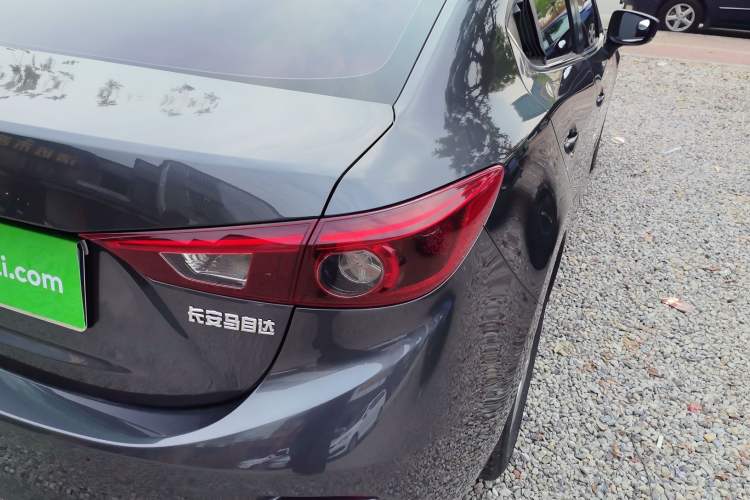 Used Mazda 3 Axela 2017 Sedan 1.5L Automatic Luxury Model China VI Standard Exterior 1