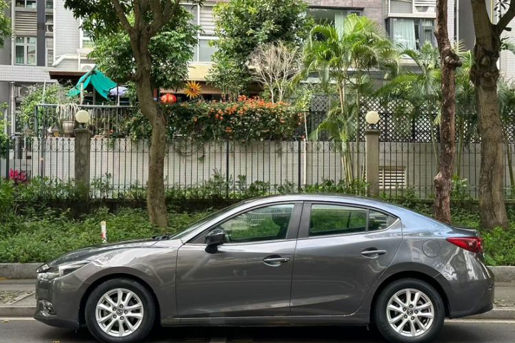 Used Mazda 3 Axela 2017 Sedan 1.5L Automatic Luxury Model Emission Standard China V Exterior 2