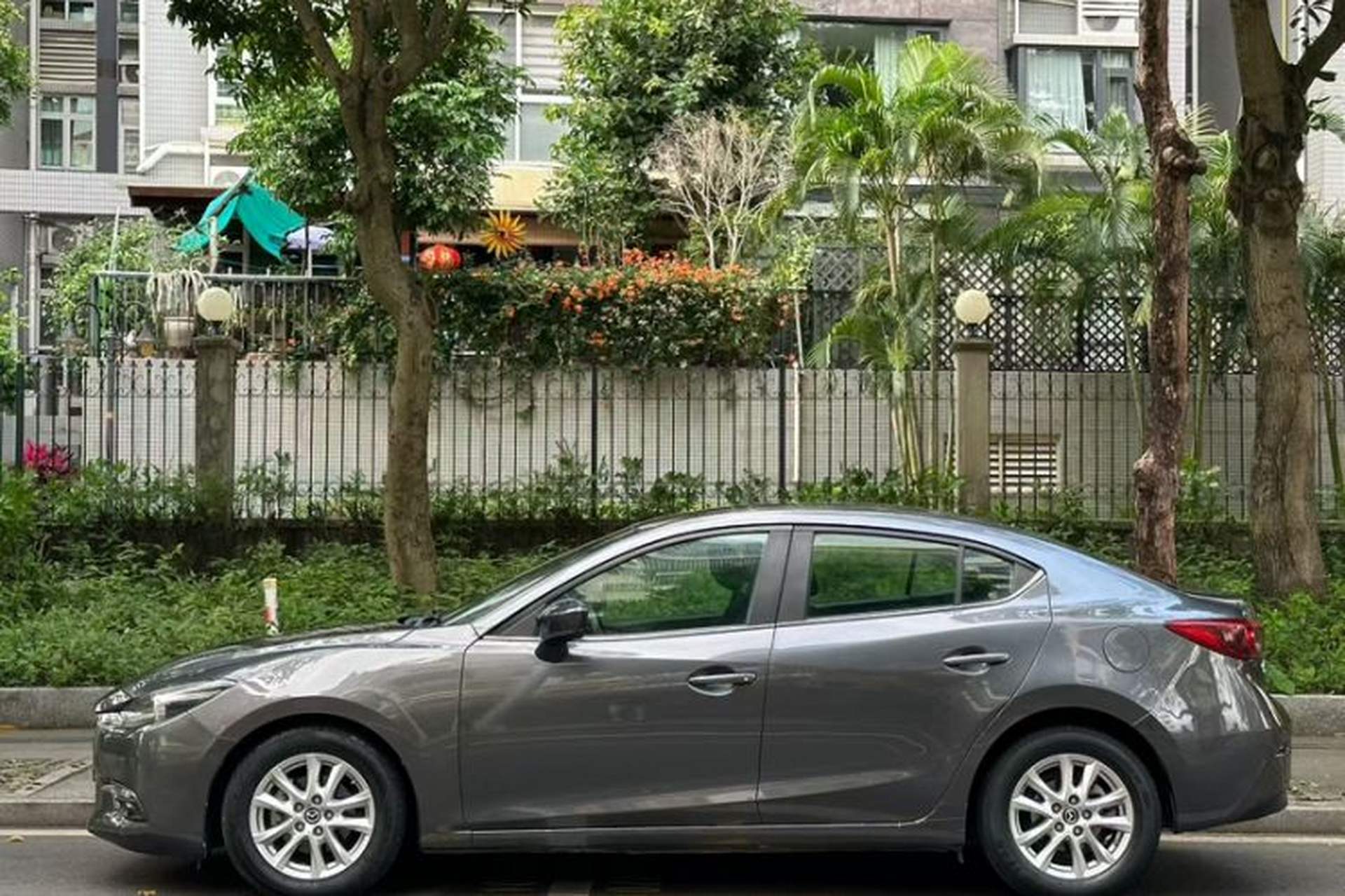 Used Mazda 3 Axela 2017 Sedan 1.5L Automatic Luxury Model Emission Standard China V Exterior 2