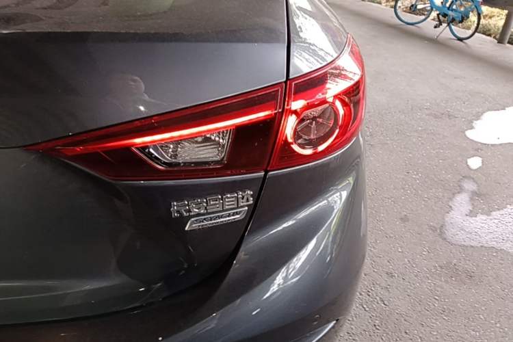 Used Mazda 3 Axela 2017 Sedan 1.5L Automatic Luxury Model Emission Standard China V Exterior 3