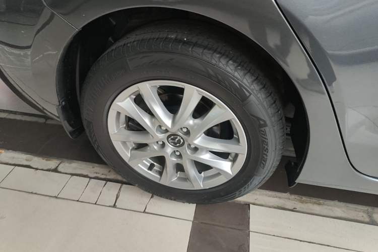 Used Mazda 3 Axela 2017 Sedan 1.5L Automatic Luxury Model Emission Standard China V Exterior 3