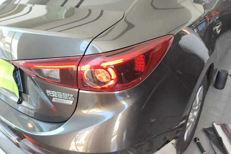 Used Mazda 3 Axela 2017 Sedan 1.5L Automatic Luxury Model Emission Standard China V Exterior 3