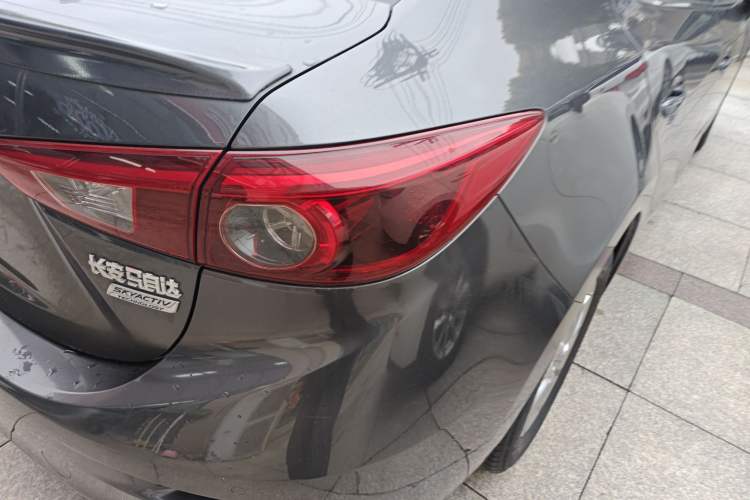 Used Mazda 3 Axela 2017 Sedan 1.5L Automatic Luxury Model Emission Standard China V Exterior 3