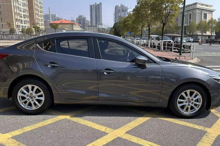 Used Mazda 3 Axela 2017 Sedan 1.5L Automatic Luxury Model Emission Standard China V Exterior 7