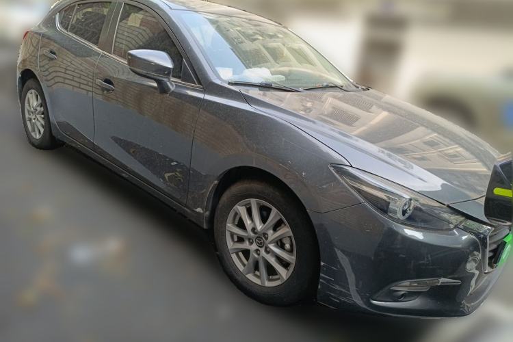 Used Mazda 3 Axela 2017 Hatchback 1.5L Automatic Luxury Model China VI Standard Front Right 45 Deg