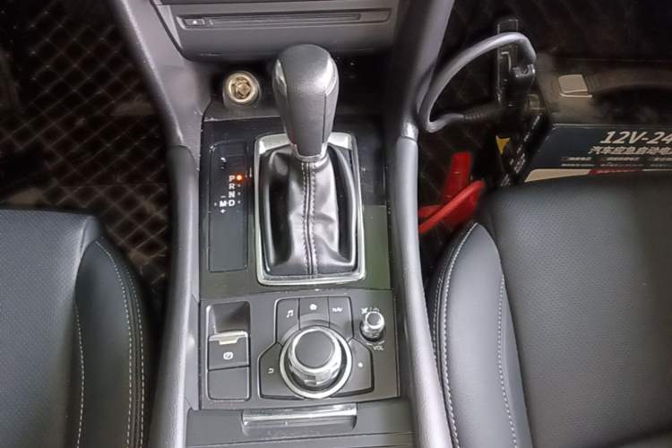Used Mazda 3 Axela 2017 Sedan 1.5L Automatic Luxury Model Emission Standard China V Gear Lever