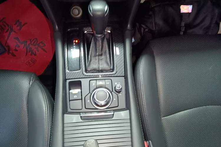 Used Mazda 3 Axela 2017 Sedan 1.5L Automatic Luxury Model Emission Standard China V Gear Lever