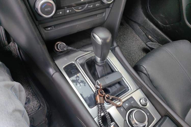 Used Mazda 3 Axela 2017 Hatchback 2.0L Automatic Sport Model China V Emission Standard Gear Lever