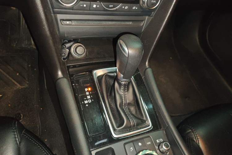 Used Mazda 3 Axela 2017 Sedan 1.5L Automatic Luxury Model Emission Standard China V Gear Lever