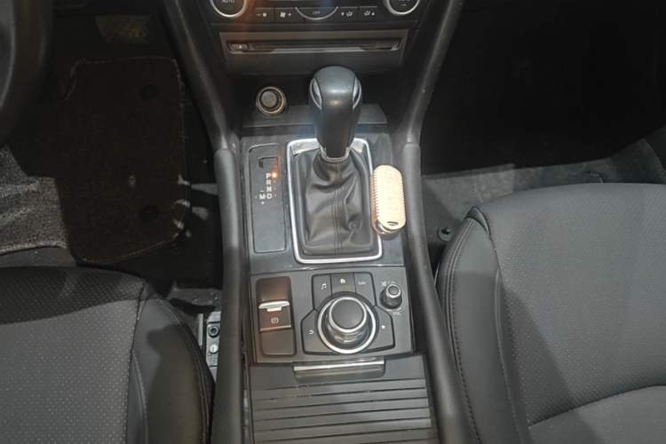 Used Mazda 3 Axela 2017 Sedan 1.5L Automatic Luxury Model Emission Standard China V Gear Lever