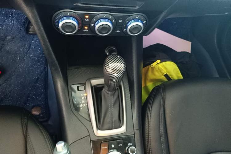 Used Mazda 3 Axela 2017 Sedan 1.5L Automatic Comfort Model Emission Standard China V Gear Lever