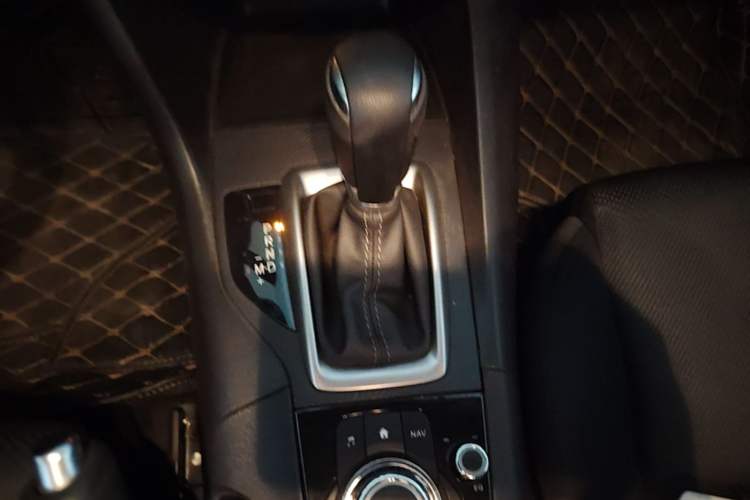 Used Mazda 3 Axela 2017 Sedan 1.5L Automatic Comfort Model Emission Standard China V Gear Lever